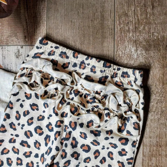 Shimmery Beige Tulle-Trimmed Top with Leopard Print Bottoms Outfit Size 24m - Picture 5 of 13